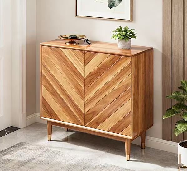 Verniz de nitrocelulose ecológico e de fácil aplicação para móveis de madeira.